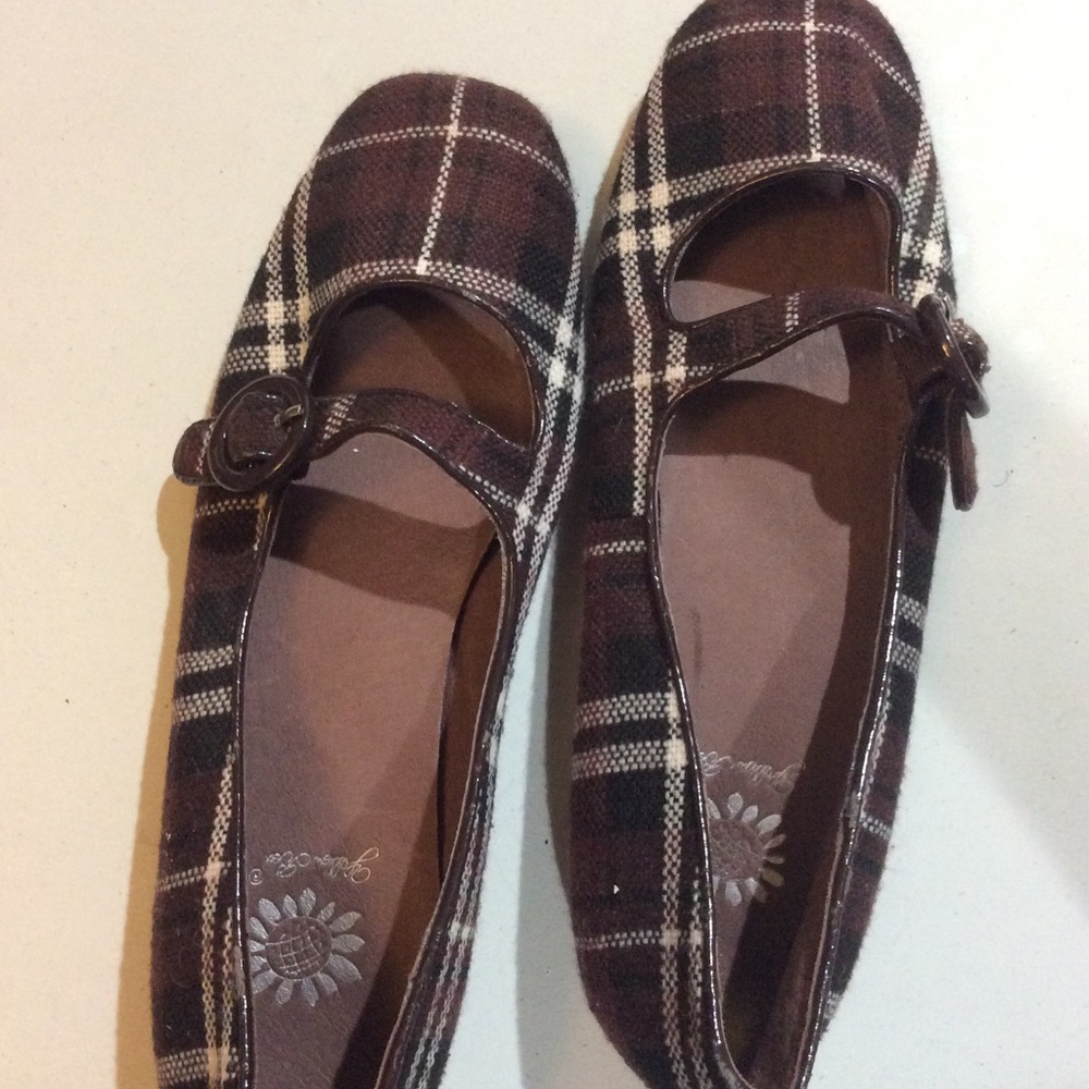 Yellow Box Shoes Sz 5.5